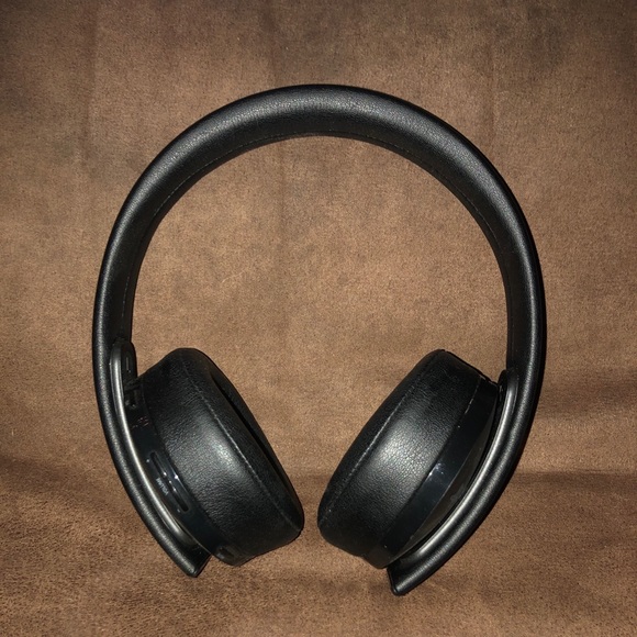 Gold Wireless Headset - Picture 3 of 4